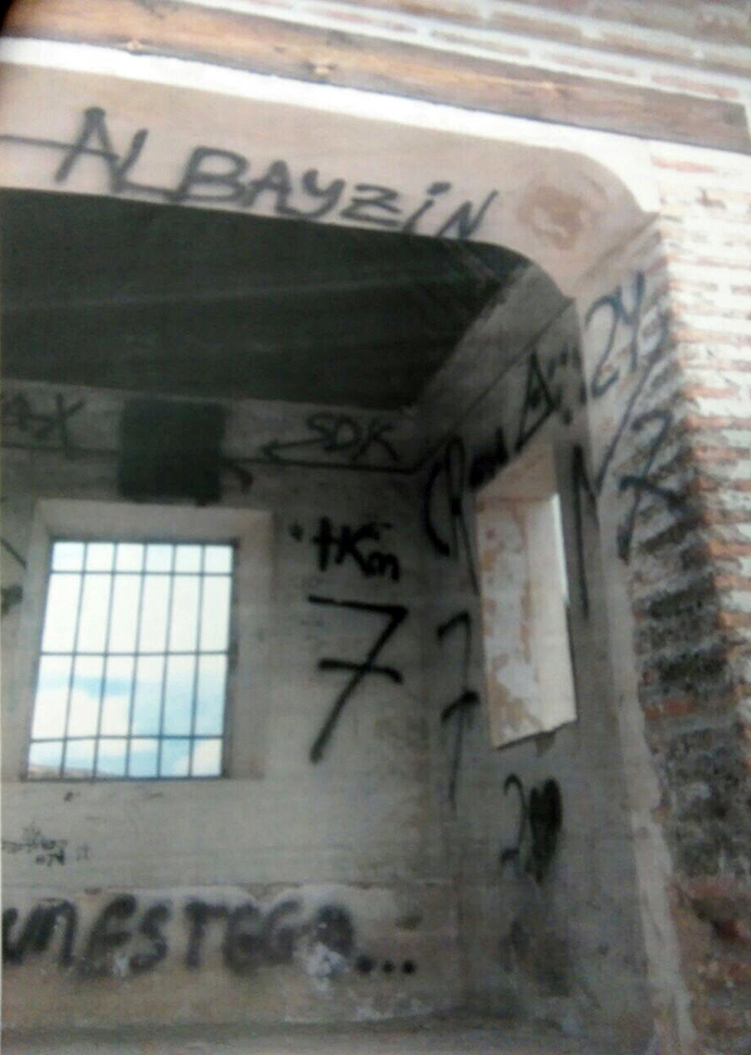 Imagen de la zona pintada y que ha sido adjuntada a la denuncia. Foto: Policía Local de Granada