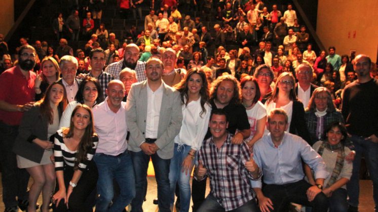 Más de 300 personas acudieron al acto celebrado en el Teatro Pablo Neruda. Foto: aG.