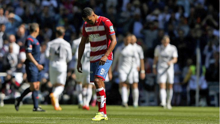 El Arabi se lamenta en el Bernabéu la temporada pasada. Foto: LOF