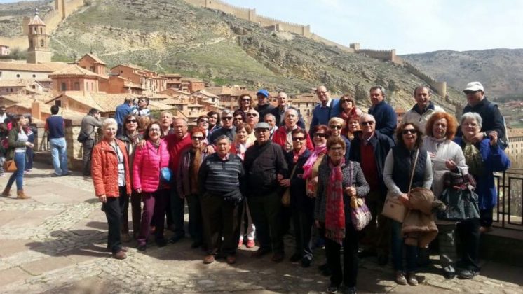 El grupo de vecinos de Cúllar Vega en Albarracín. Foto: aG