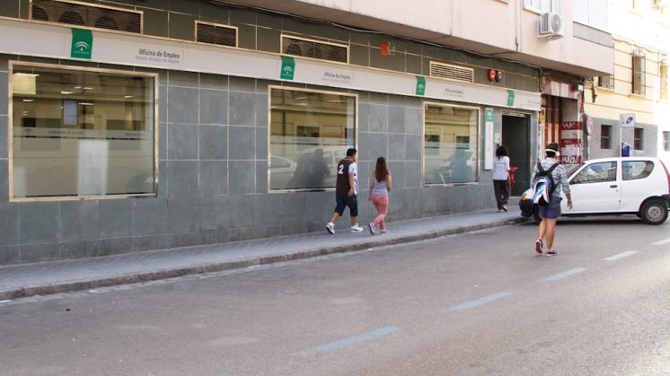 Las oficinas de empleo andaluzas volvieron a bajar el número de desempleados en mayo. Foto: Álex Cámara (archivo)