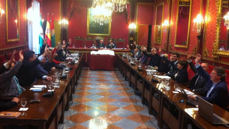 Momento de la votación para la aprobación del nuevo Plan Estratégico de Granada. Foto: aG