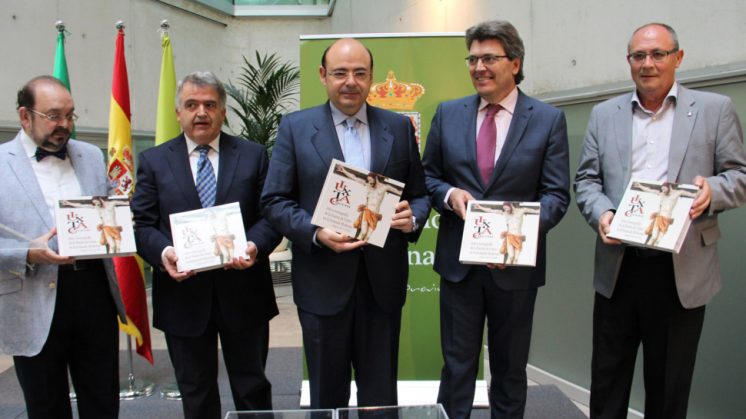 Varios representantes de la Diputación de Granada han asistido al acto de presentación del catálogo. Foto: aG.