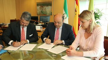 Diputación recibe financiación de Cajasur para culminar las inversiones previstas en el final del mandato
