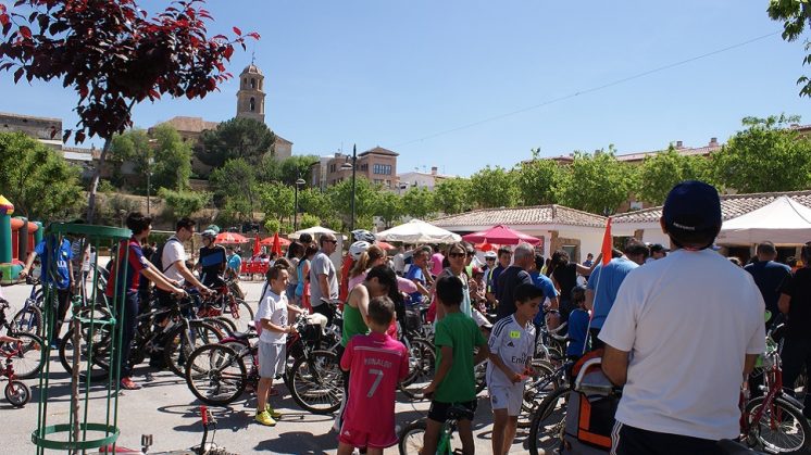 Unas 500 personas participan en el Día de la Bicicleta de Alhendín
