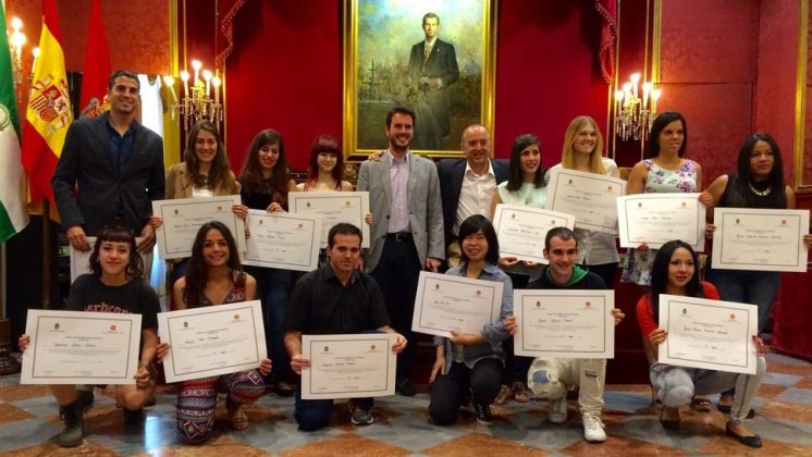 El curso de defensa personal ha sido organizado por la Concejalía de Juventud del Ayuntamiento de Granada.foto: aG