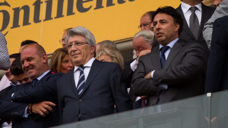 Quique Pina, durante el partido disputado en Los Cármenes junto a Enrique Cerezo, presidente del Atlético de Madrid. Foto: Antonio Ropero