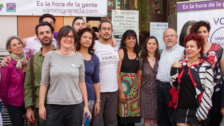 Teresa Rodríguez, con algunos de los candidatos de Vamos Granada. Foto: Antonio Ropero.