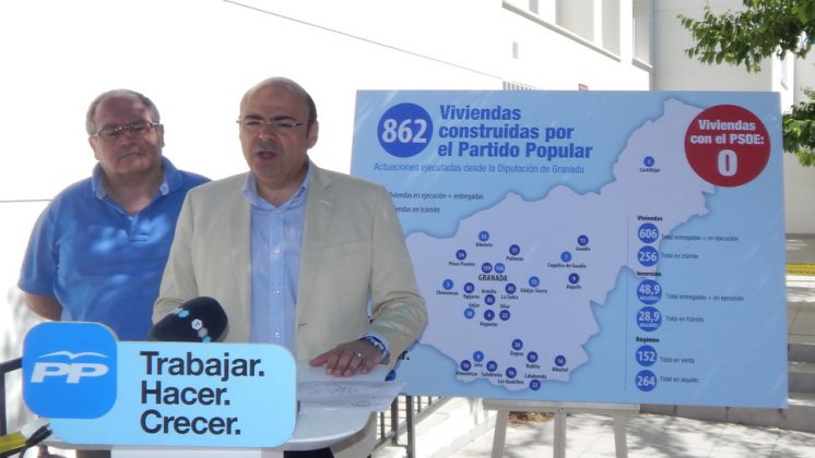 El presidente del PP provincial, Sebastián Pérez, junto al candidato popular a la Alcaldía de Armilla, Antonio Ayllón. Foto: aG