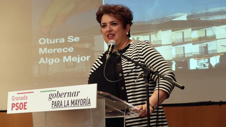 Teresa Jiménez durante su intervención en el acto de Otura. Foto: Álex Cámara