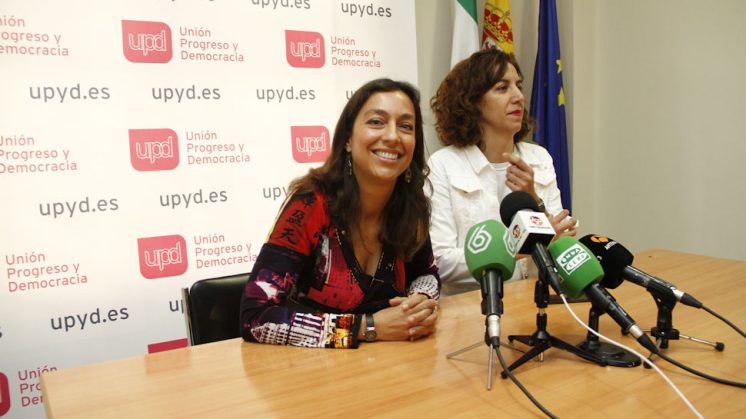 LA FOTO DEL DÍA. La aspirante de UPyD, Mayte Olalla, ha comenzado la campaña reivindicando