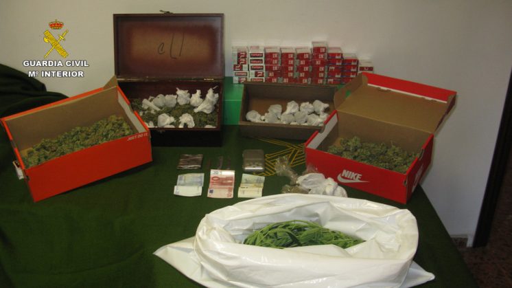 En el registro la Guardia Civil se ha incautado de hachís, marihuana y tabaco de contrabando. Foto: Guardia Civil