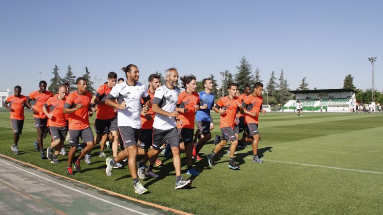 Uno de los primeros entrenamientos del Granada CF la pasada temporada. Foto: Álex Cámara (archivo)