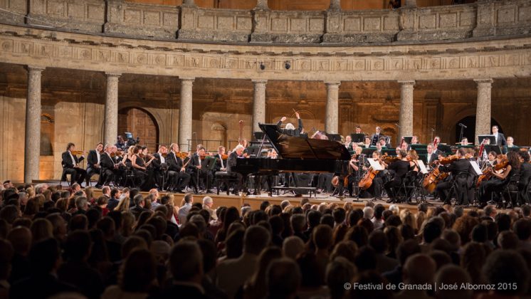 La orquesta celebró su medio siglo de existencia "por todo lo alto", en el Palacio Carlos V de la Alhambra. Foto: José Albornoz