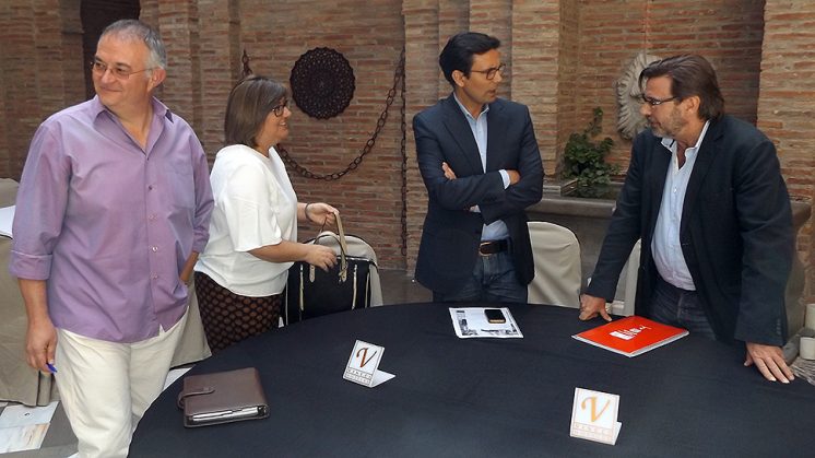 Cuenca, junto a los cuatro compañeros con los que ha mantenido el encuentro con Ciudadanos. Foto: Luis F. Ruiz