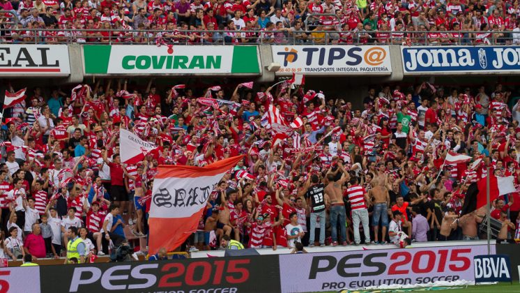 Parte de la grada durante el partido entre el Granada CF y el Atlético. Foto: Antonio Ropero