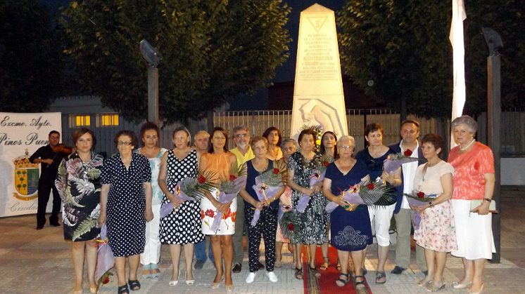 Familiares de las víctimas, en el homenaje en Zujaira. Foto: Luis F. Ruiz