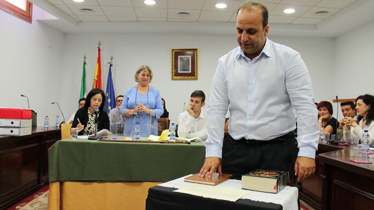 El alcalde de La Zubia, Antonio Molina, durante el pleno de investidura el pasado 13 de junio. Foto: Álvaro López