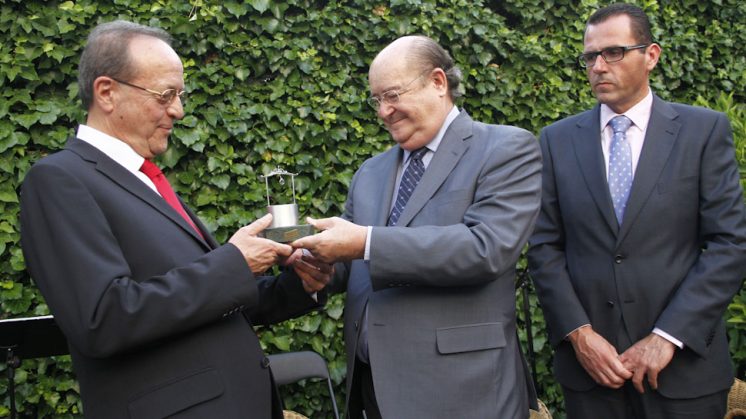 También se ha entregado el tradicional Premio Pozo de Plata, en esta ocasión al catedrático y académico Antonio Sánchez Trigueros. Foto: Álex Cámara