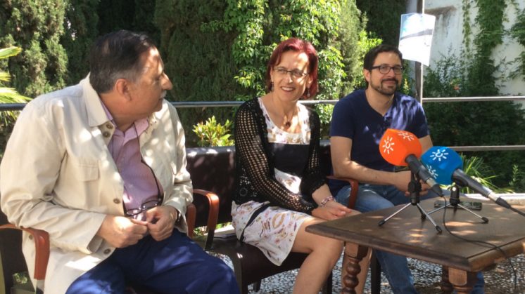 Ana Gámez y Antonio Oliva han presentado la iniciativa 'Redetejas'. Foto. aG.