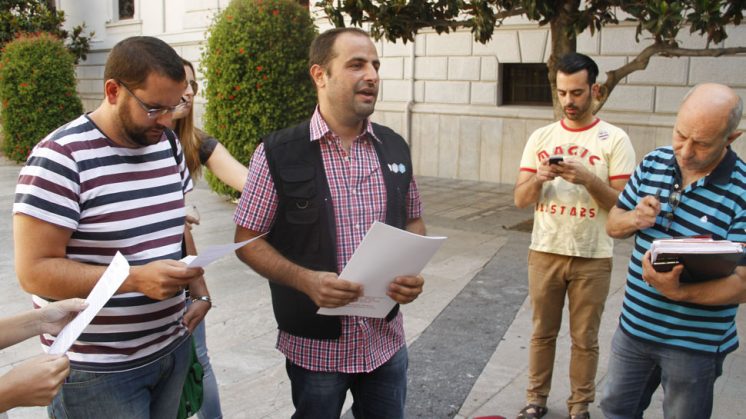 Isidro Prieto, antes de comparecer ante los periodistas. Foto: Álex Cámara