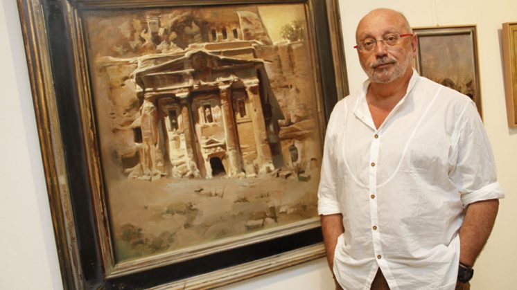 Jesús Conde, artista pintor, en la Galería Ceferino Navarro. Foto: Álex Cámara