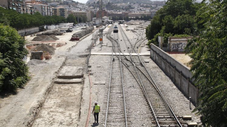 Una de las infraestructuras pendientes es la llegada del AVE a Granada. Foto: Álex Cámara Teléfono: