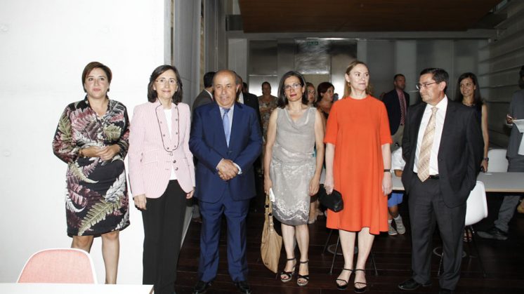 Parte de las autoridades participantes en la inauguración del Centro Lorca. Foto: Álex Cámara