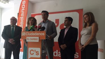 Luis Salvador asegura que defenderá en el Congreso "todo lo que sea bueno para Granada"