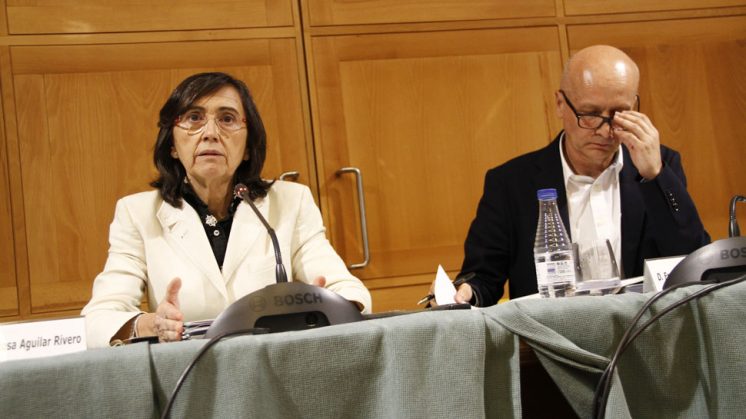 La consejera de Cultura, Rosa Aguilar, y el director en funciones del Patronato de la Alhambra, Francisco Lamolda. Foto: Álex Cámara