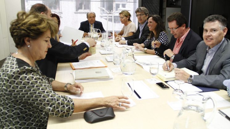 Los miembros del Consorcio del Centro Federico García Lorca durante la reunión mantenida este martes. Foto: Álex Cámara
