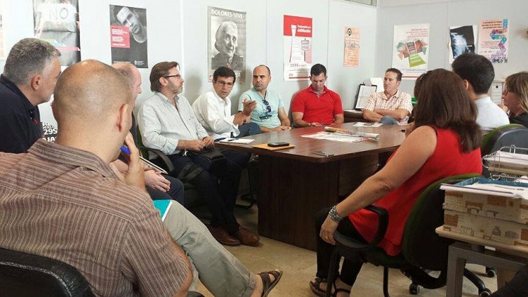 El encuentro, con los ediles del PSOE presentes, se ha celebrado en los Mondragones. Foto: aG