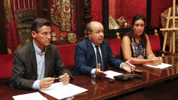 Luis Salvador y Torres Hurtado han presentado el acuerdo este jueves. Foto: Álex Cámara