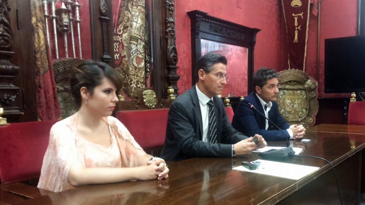 Los concejales de C's Granada, Lorena Rodríguez, Luis Salvador y Manuel Olivares, durante la comparecencia de este viernes. Foto: aG