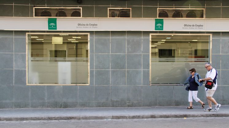 Las oficinas andaluzas registraron un descenso del número de parados en el mes de junio. Foto: Álex Cámara (archivo)