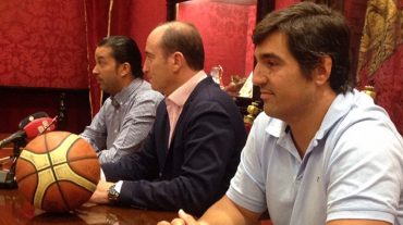 García Montero, Óscar Fernández y Pablo Pin hacen balance del verano de la Fundación CB Granada