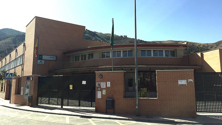 El Colegio El Zargal se ha quedado pequeño para la población educativa de Cenes de la Vega. Foto: Luis F. Ruiz