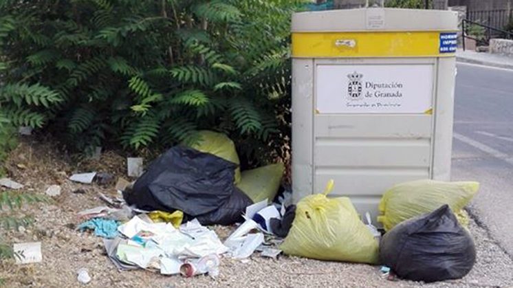 Estado de uno de los contenedores en el municipio. Foto: Ayuntamiento de Alfacar