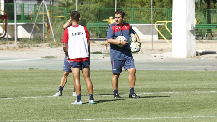 El Granada CF ha iniciado su viaje a las 17 horas de este jueves, tras la sesión de entrenamiento. Foto: Álex Cámara.