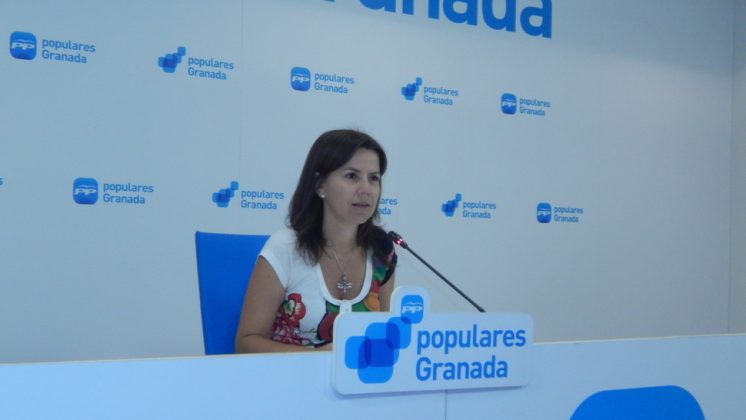 La parlamentaria andaluza del PP, Ana Vanessa García, durante la comparecencia de este viernes. Foto: aG