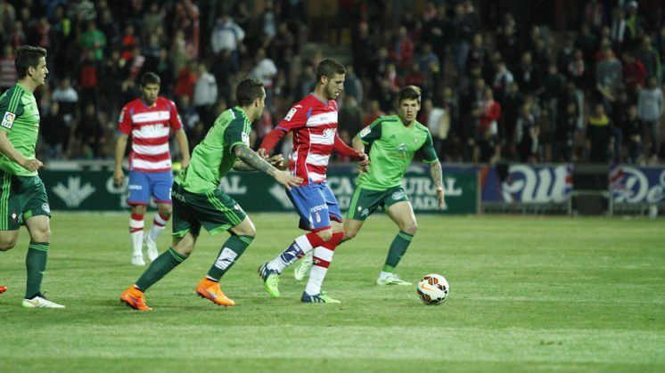 Rubén Pérez en el partido contra el Celta en el estadio Nuevo Los Cármenes la pasada temporda. Foto: Álex Cámara