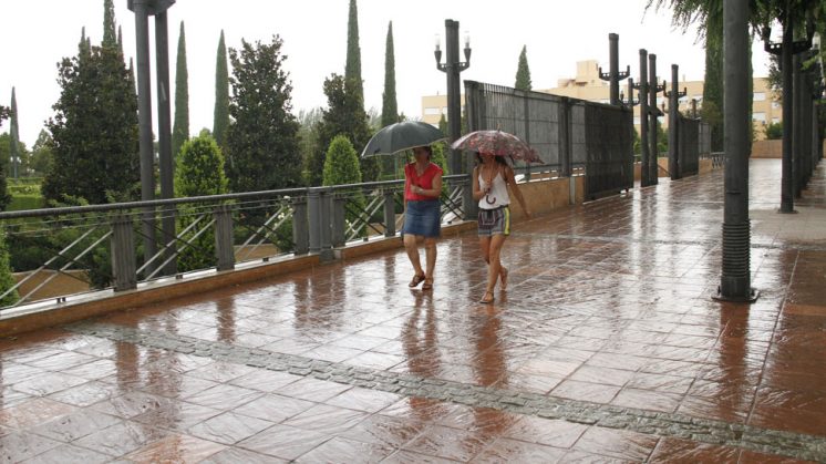 La lluvia ha llegado este viernes de agosto a Granada. Foto: Álex Cámara
