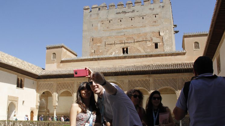 Los turistas eligen Granada como uno de los diez destinos favoritos. Foto: Álex Cámara