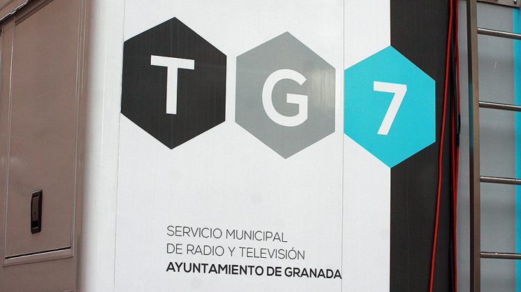 Una de las unidades móviles de TG7. Foto: Luis F. Ruiz