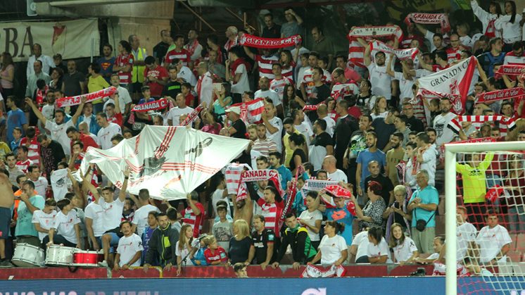 Los abonados del Granada CF disfrutarán de una nueva promoción. Foto: Álex Cámara