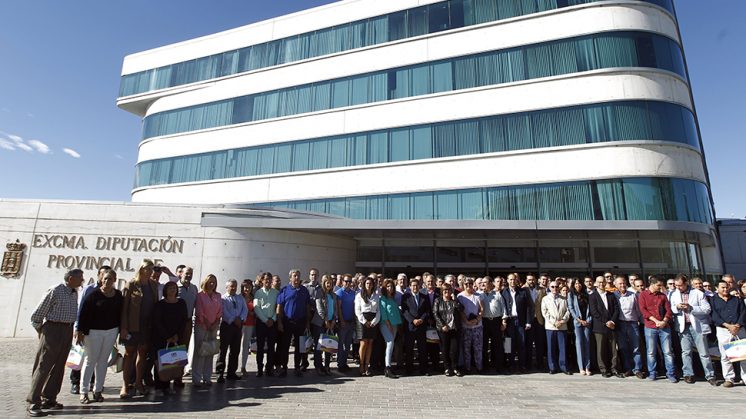 Numerosos alcaldes han participado en el encuentro convocado por el presidente de Diputación. Foto: Pepe Villoslada