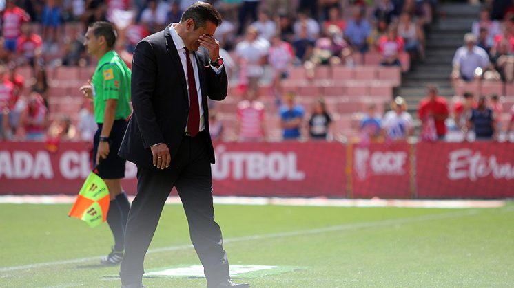 Sandoval se lamenta tras una ocasión fallida del Granada CF. Foto: Roberto Romera