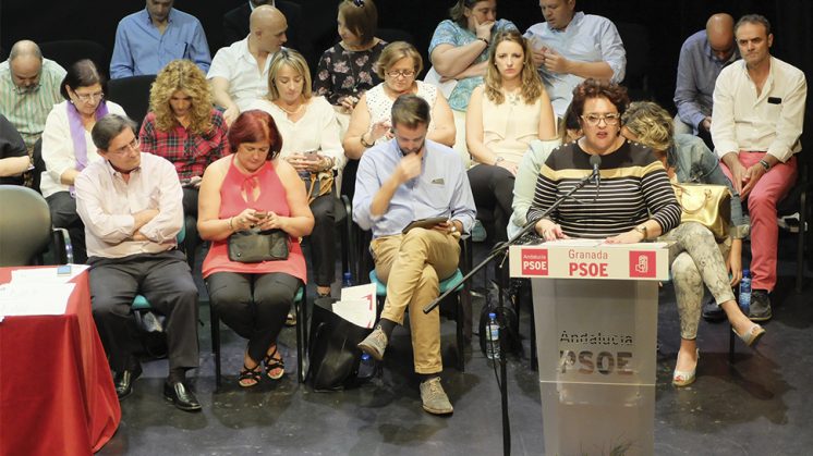 La secretaria general del PSOE en Granada, Teresa Jiménez, durante su intervención en el Comité del partido en Alfacar. Foto: aG