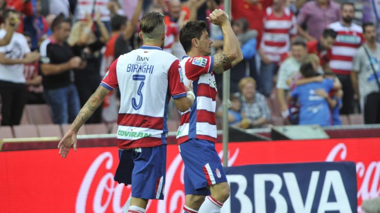 Piti celebró así su gol al Deportivo. Foto: Miguel Ángel Molina
