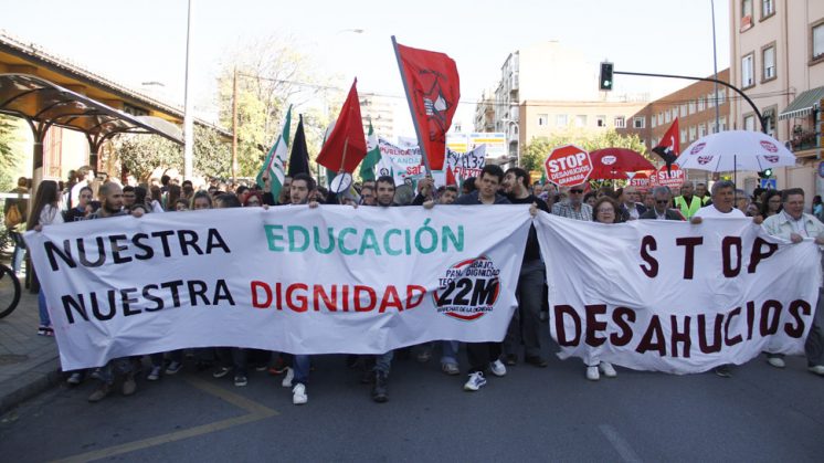 "Nuestra educación, nuestra dignidad" es el lema que ha encabezado la manifestación. Foto: Álex Cámara.
